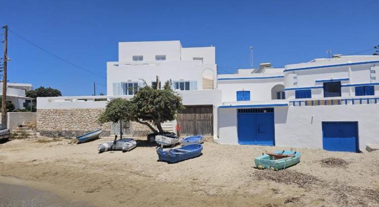 Vacation home with yard & terrace | Perfect for remote work in Milos