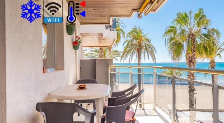 Holiday apartment with terrace in Cambrils