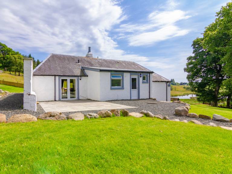 Cottage with jacuzzi & garden | River view in Perth