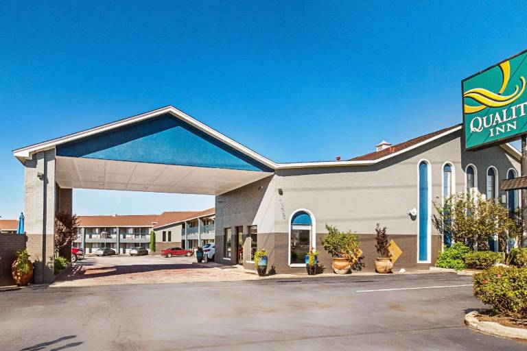 Quality Inn Near Lake Marble Falls in Burnet, TX