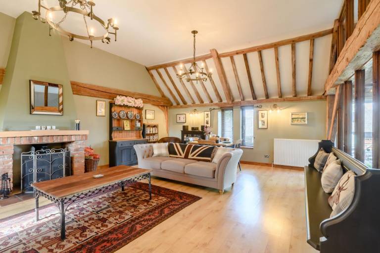 Cottage with garden — photo 4