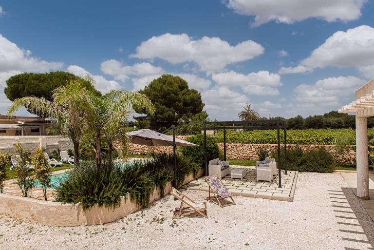 Villa with patio, private pool & yard | Garden view — photo 2