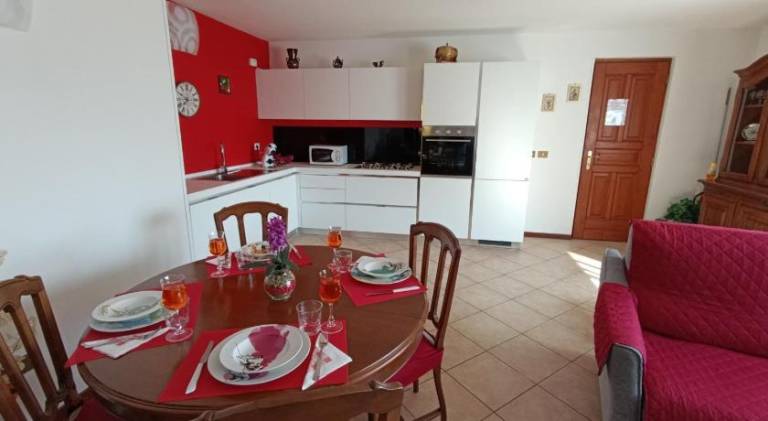Apartment with garden — photo 4