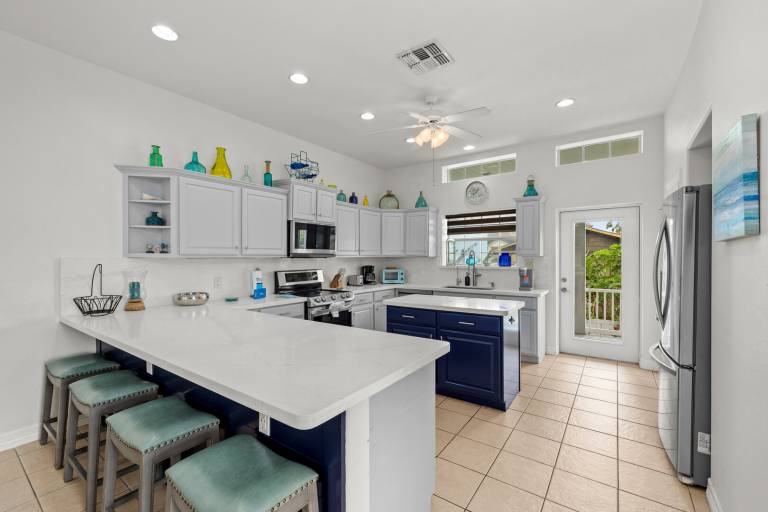 Family-oriented wonderful house with pool & yard | Close to the beach | Dogs allowed — photo 4