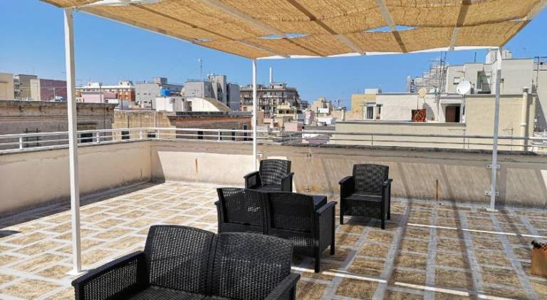 Rental apartment with patio — photo 4