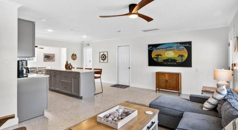 House with pool & jacuzzi — photo 2