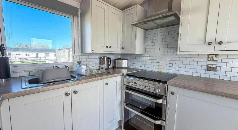 Beautiful Caravan At Manor Park Holiday Park In Hunstanton Ref 23060W — photo 3