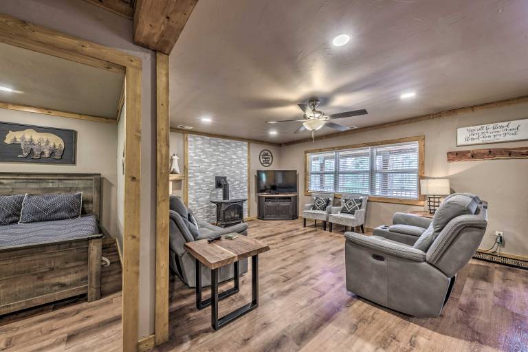 Ruidoso Cabin w/ Patio -  Walk to Midtown! — photo 4