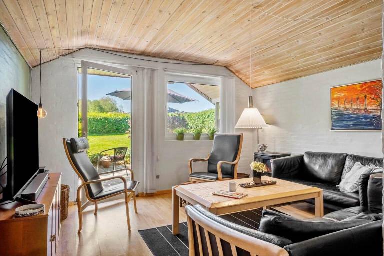 Child-friendly house with terrace, grill & jacuzzi | Beach nearby | Pet-friendly — photo 3