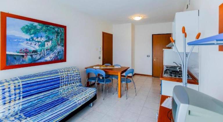 Apartment with pool — photo 2