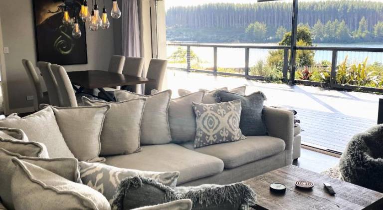 Nice house with hot tub | Pets are welcome in Taupo