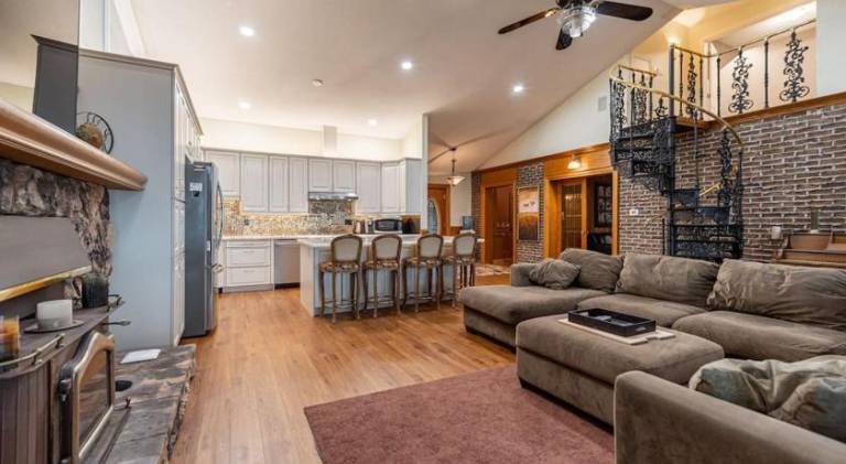 Vacation home with jacuzzi — photo 3