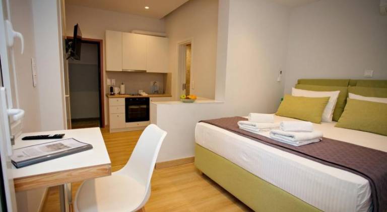 Apartment with hot tub & terrace | Next to Acropolis of Athens | Suitable for remote work in Athens