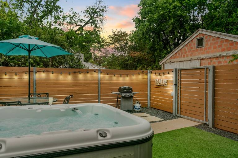 House with hot tub | Mountain view — photo 3