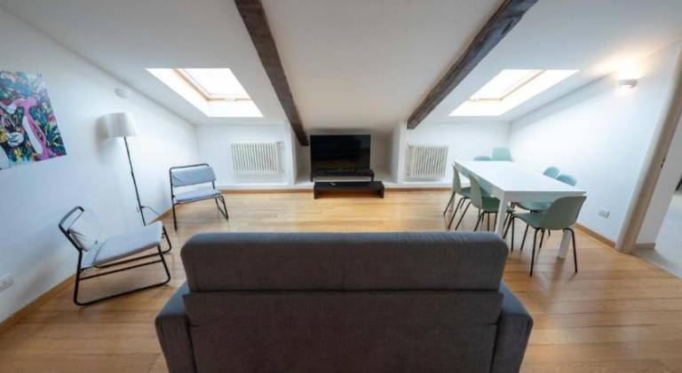 Beautiful serviced apartment | Close to Naples Cathedral | Suitable for remote work | Pets allowed — photo 4