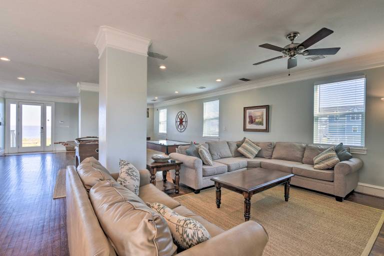 Bay Views! Family-Friendly Galveston Resort House — photo 3