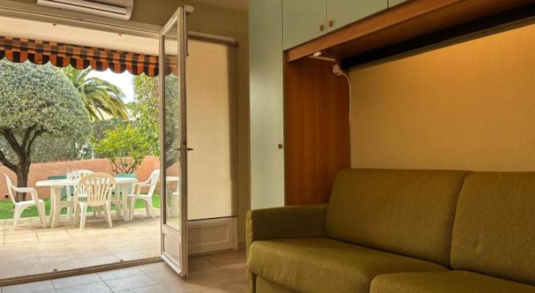 Fully equipped charming rental apartment with garden, terrace & private pool | Suitable for remote work | Pets allowed — photo 2