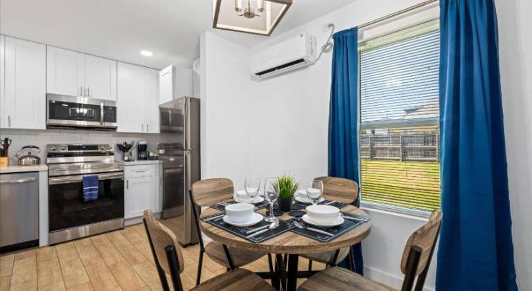 Apt Montrose-Midtown-Museums-Games-WiFi-Parking M1 — photo 2