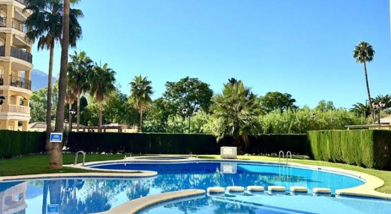 Rental apartment with hot tub & pool — photo 3