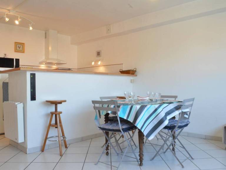 Rental apartment with 2 rooms for 4 persons — photo 2