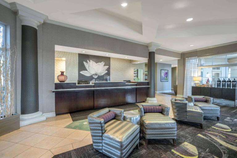 La Quinta Inn & Suites by Wyndham Pueblo — photo 3