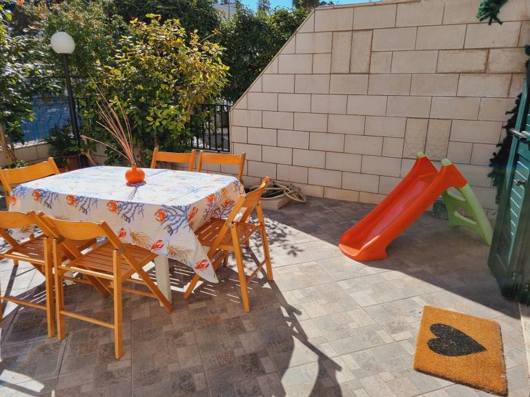 Family-oriented villa with garden | Garden view | Next to the beach | Pets are welcome — photo 5