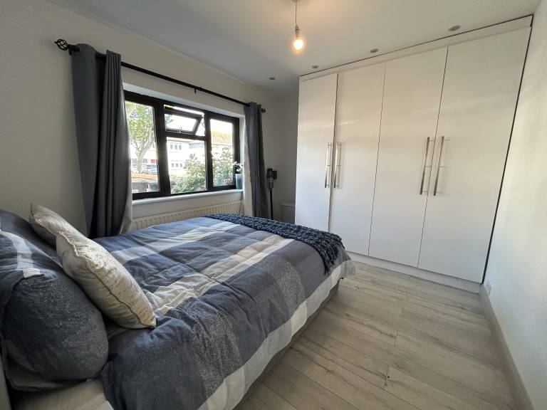 Modern 3BDR Home w Garden
