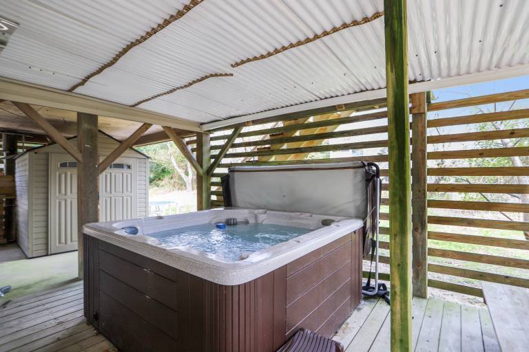 Adorable Beach house in Duck with Hot Tub, Pet friendly. Roof top deck! — photo 2