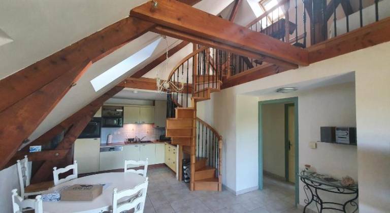 Apartment with pool — photo 4