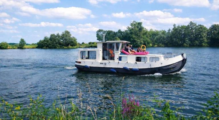 Boat with 2 rooms for 5 persons — photo 3