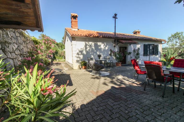 House with terrace, garden & grill — photo 2