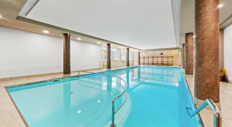 Serviced apartment with pool, sauna & hot tub — photo 2