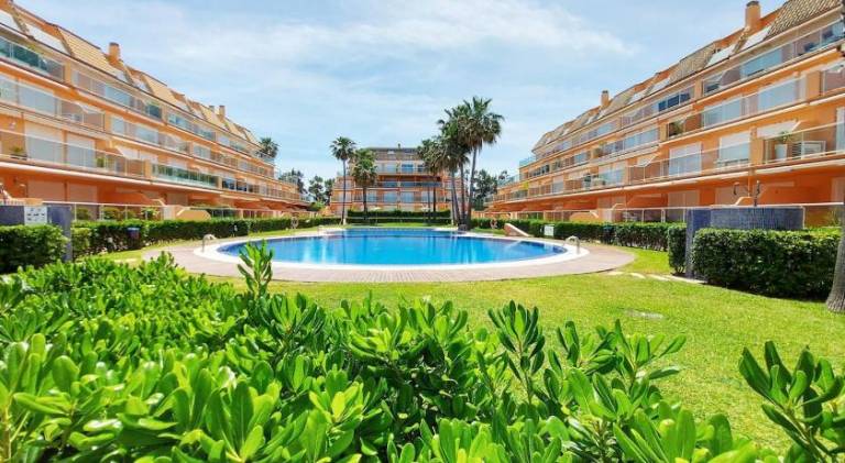Apartment with terrace, private pool & garden in Denia