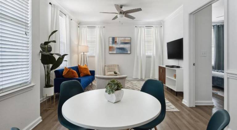 Apartment with pool — photo 3