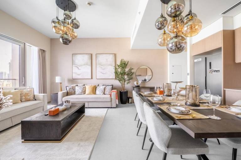 Child-friendly vacation home with terrace, jacuzzi & yard | Close to Burj Khalifa | Suitable for remote work | Dogs allowed — photo 3