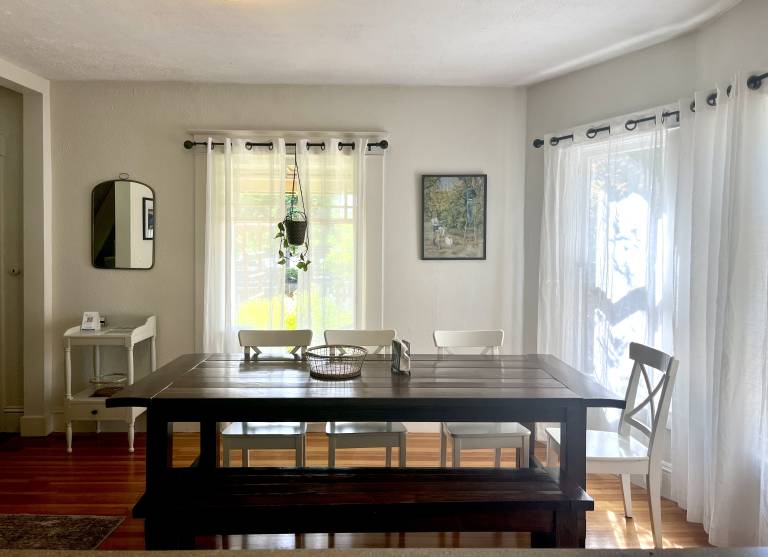 LUCKY! You Score a Straight Flush When You Book This Home! Walk to Downtown Hood River — photo 3