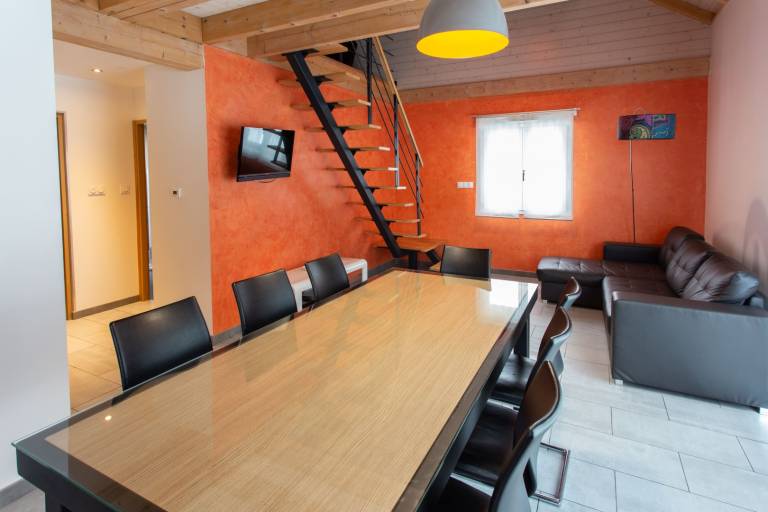Family-friendly chalet with yard, barbecue & patio | Mountain view | Pets are welcome — photo 4