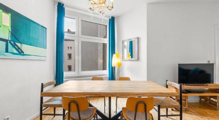 TheWilhelmshavener Group Apartment, group & family friendly, 100m2, 2BR, 1 living room, huge table, — photo 2