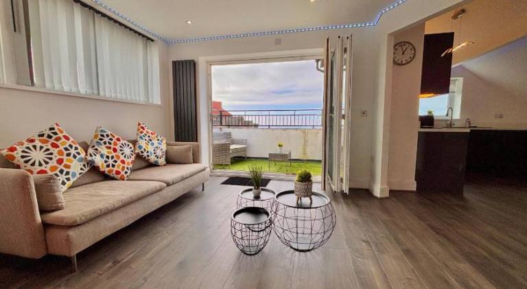 Wonderful rental apartment with terrace | Close to the beach | Pets allowed in Blackpool