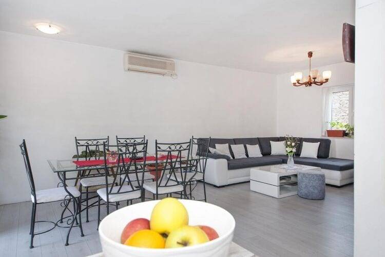 Fully equipped ample rental apartment with patio & barbeque | Sea view | Pet-friendly — photo 4