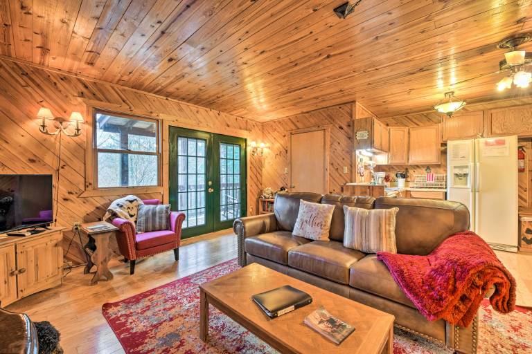 Deck & Private Hot Tub! Maggie Valley Mtn Cabin — photo 5