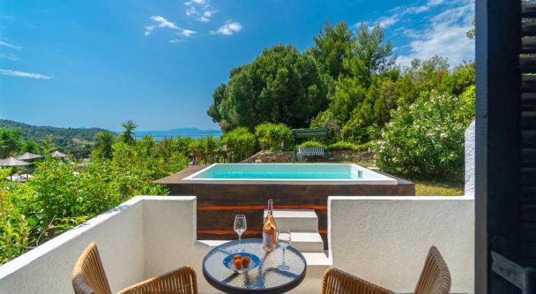 Apartment with hot tub, terrace & pool — photo 5