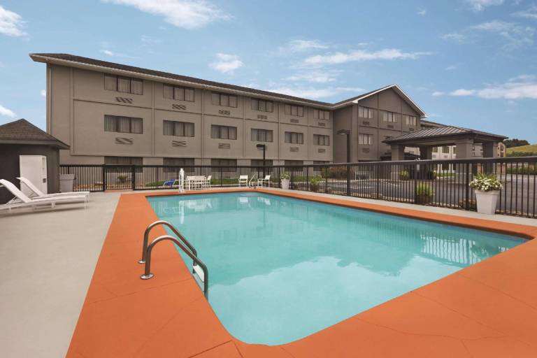 Country Inn & Suites by Radisson, Abingdon, VA — photo 3