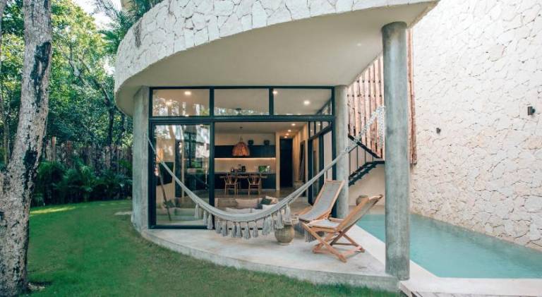 Villa with pool — photo 5