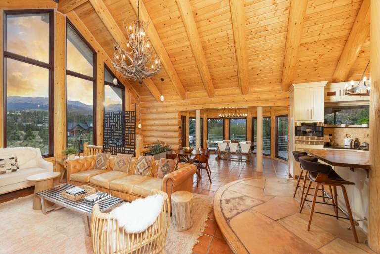 House with yard, hot tub & fast internet | Mountain view | Good for workation — photo 4