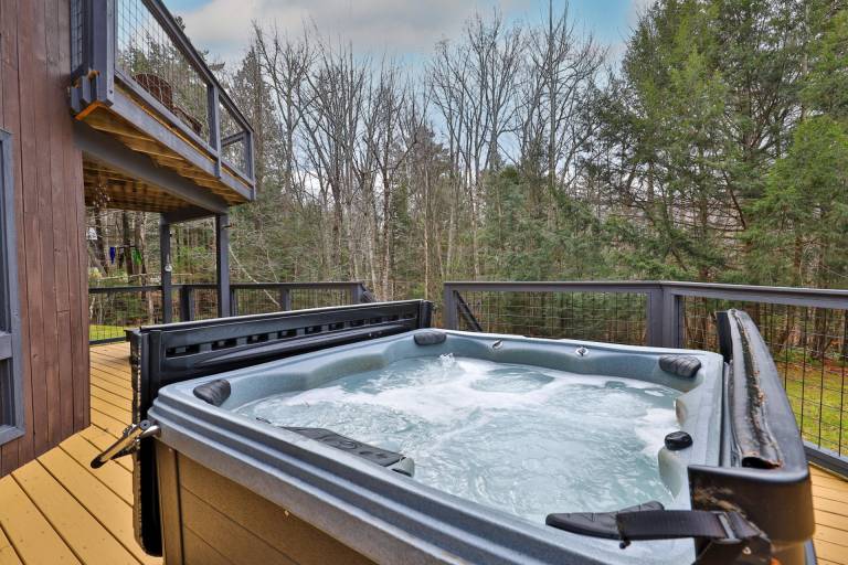 House with hot tub & grill | Mountain view — photo 2