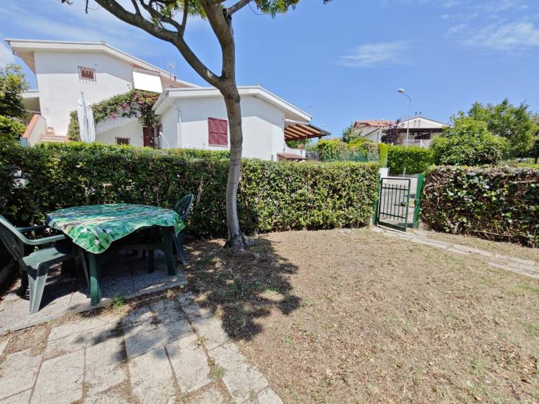 Child-friendly wonderful rental apartment with terrace & yard | Garden view | Beach nearby | Pets allowed — photo 4