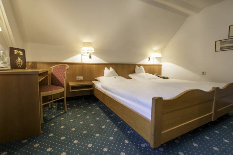  mit Hund in Krumbach (Schwaben), Günzburg f&uuml;r max.  Personen