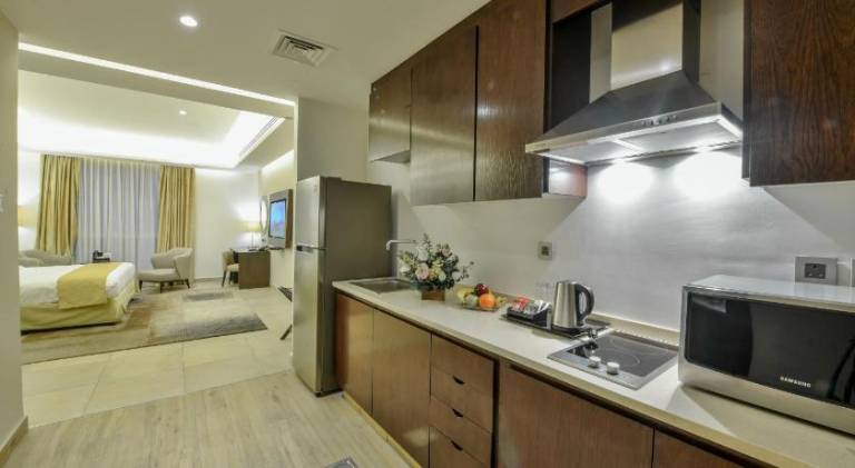 Serviced apartment with patio | Close to King Abdullah I Mosque | Good for workation | Pets allowed — photo 3