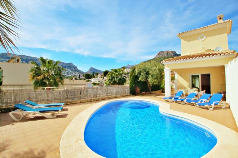 Villa with yard, grill & private pool | Mountain view in Alicante